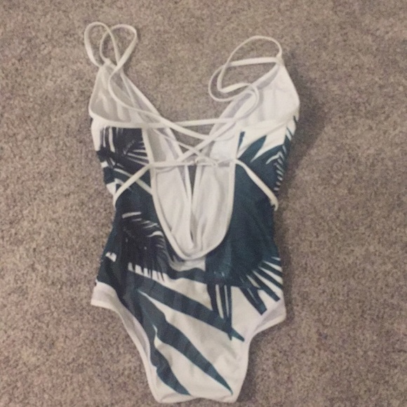 One piece swimsuit leaf pattern - Picture 2 of 2